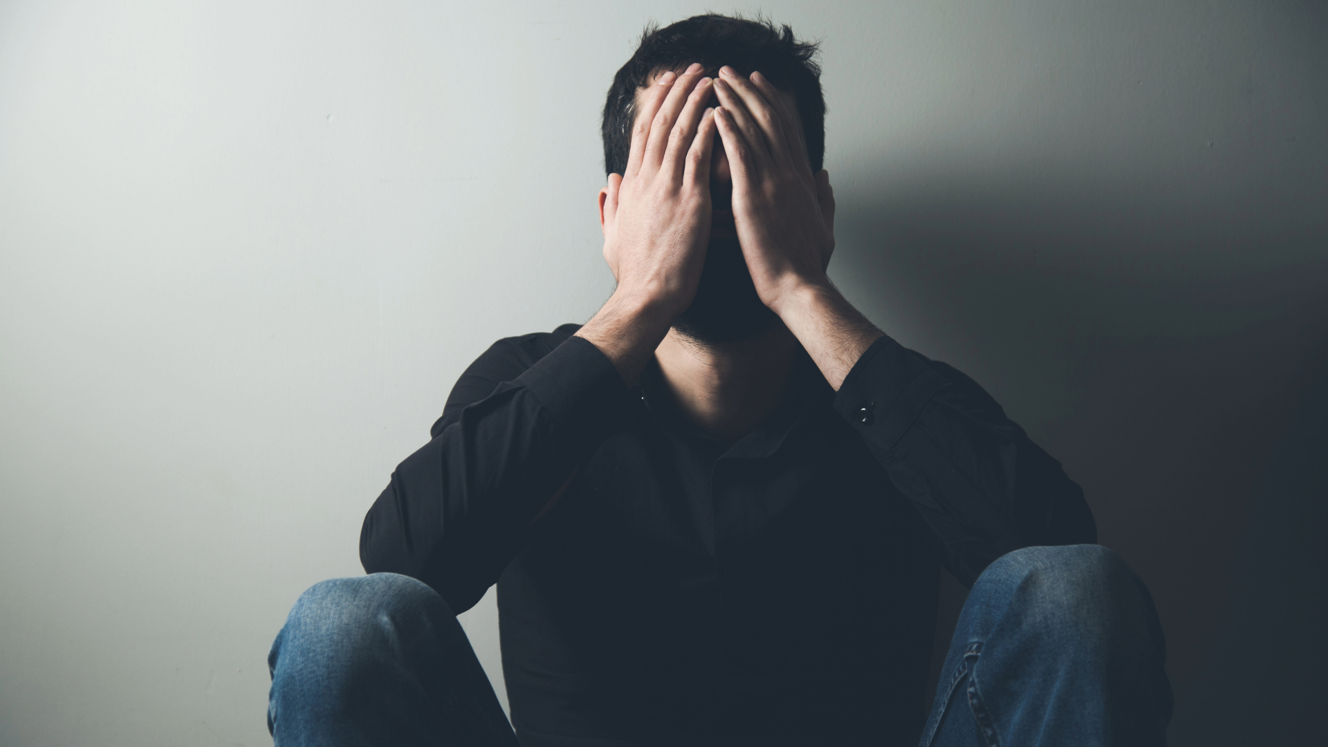 cómo apoyar a una persona con depresión, acompañar en la depresión, consejos para ayudar a un familiar con depresión, depresión en personas cercanas